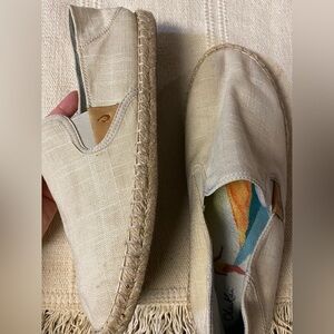 OluKai Kaula Pa‘a Kapa Women’s Linen Espadrilles size 11